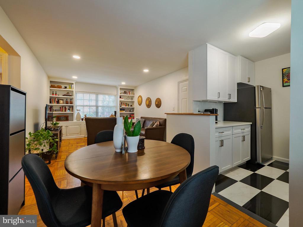 1608 W ABINGDON DRIVE Unit: 102