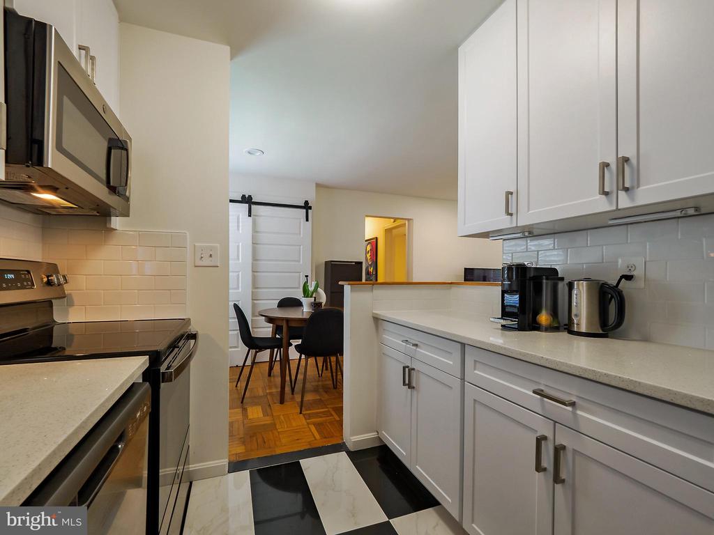 1608 W ABINGDON DRIVE Unit: 102