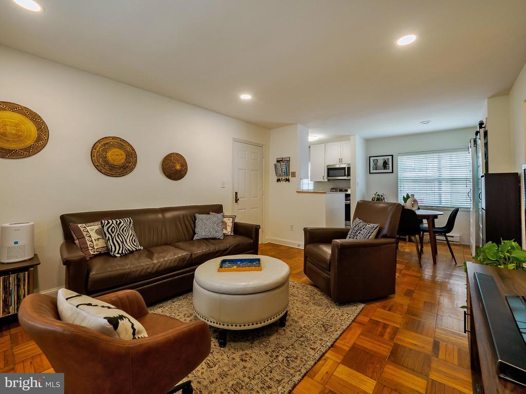 1608 W ABINGDON DRIVE Unit: 102