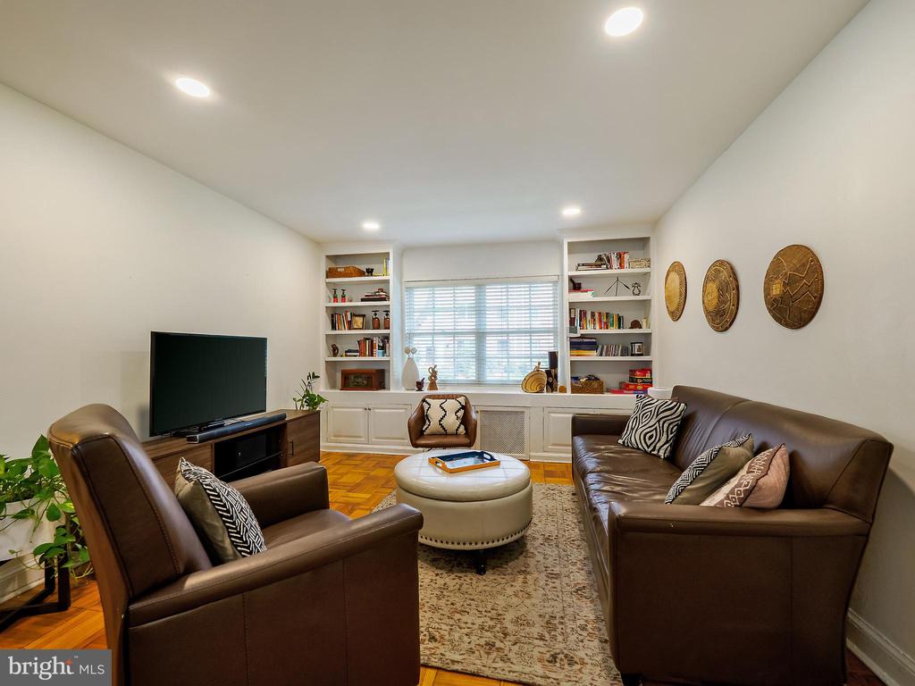1608 W ABINGDON DRIVE Unit: 102