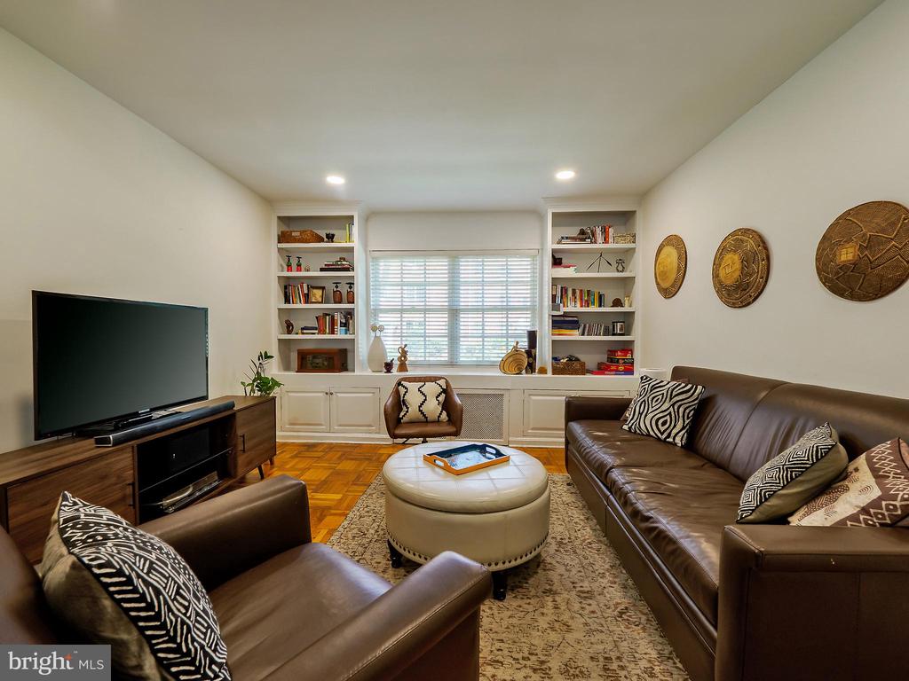 1608 W ABINGDON DRIVE Unit: 102