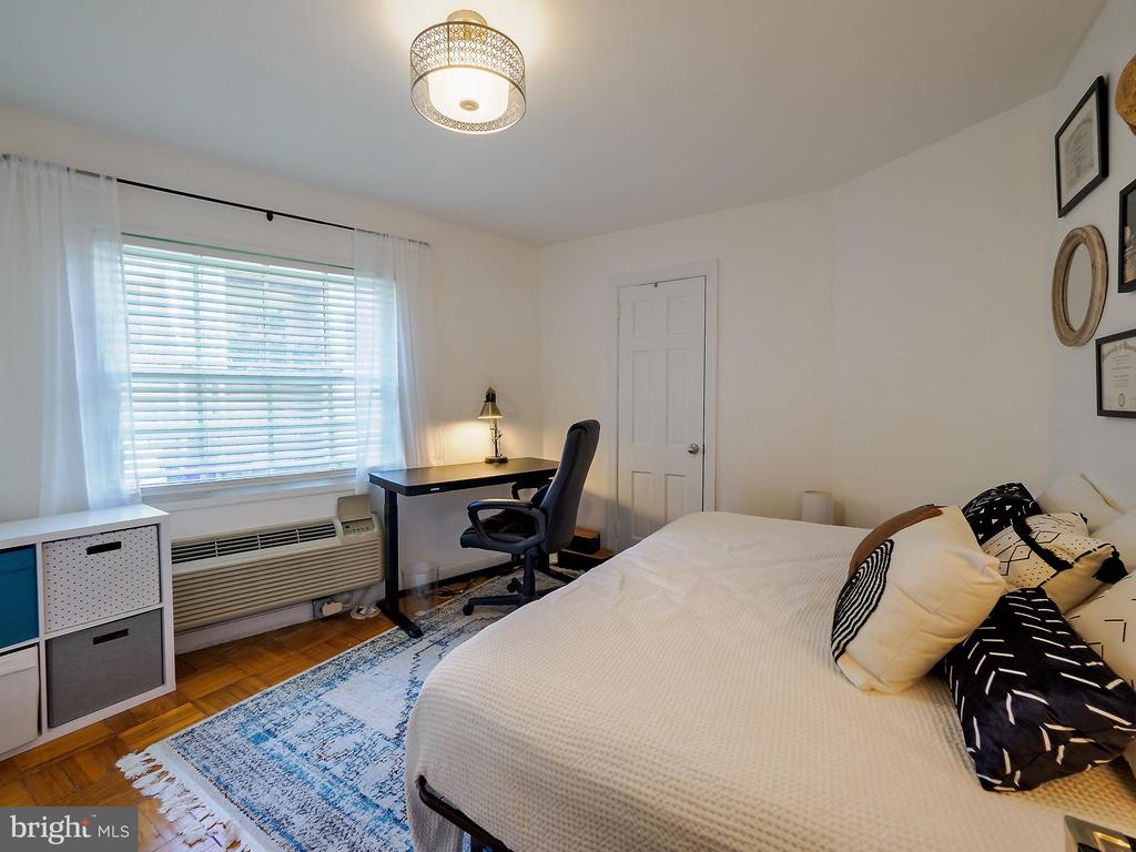 1608 W ABINGDON DRIVE Unit: 102