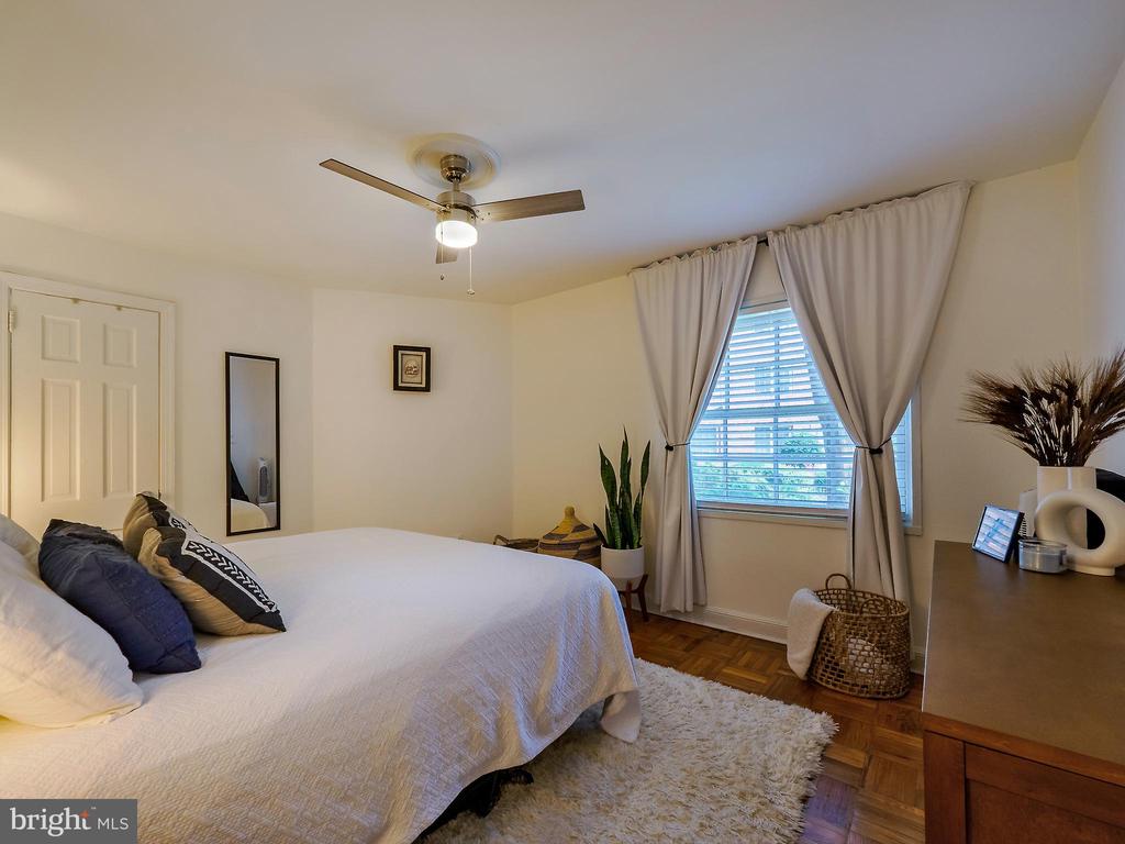 1608 W ABINGDON DRIVE Unit: 102
