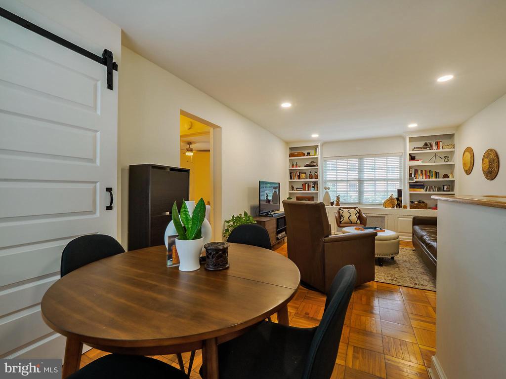 1608 W ABINGDON DRIVE Unit: 102