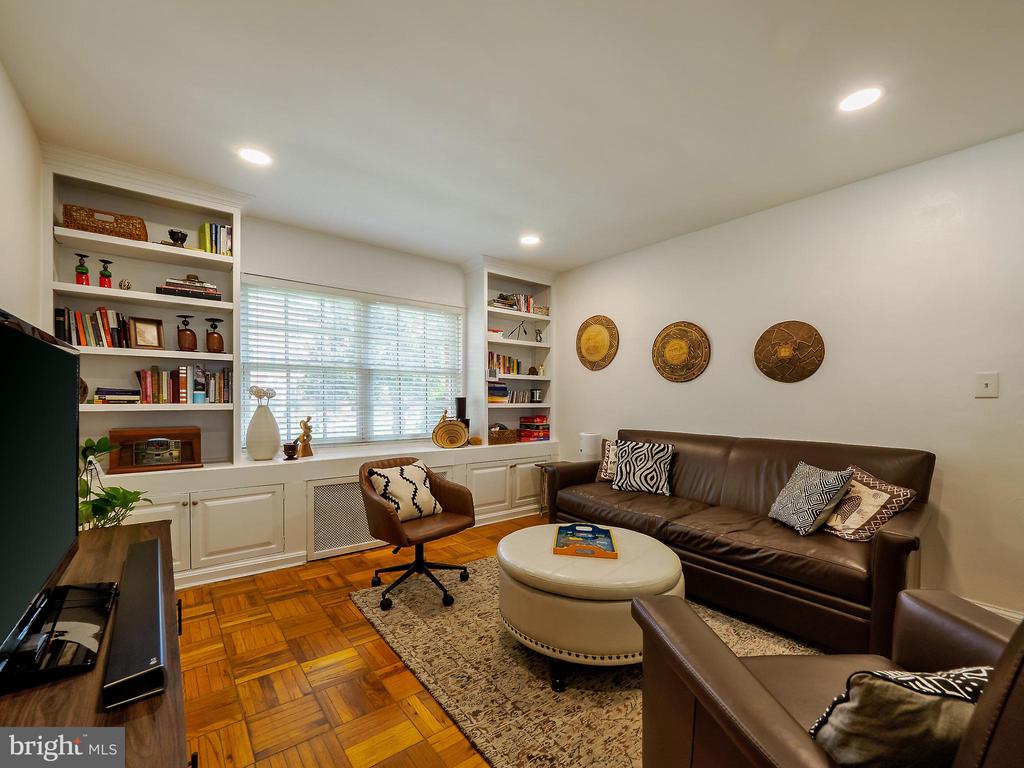 1608 W ABINGDON DRIVE Unit: 102
