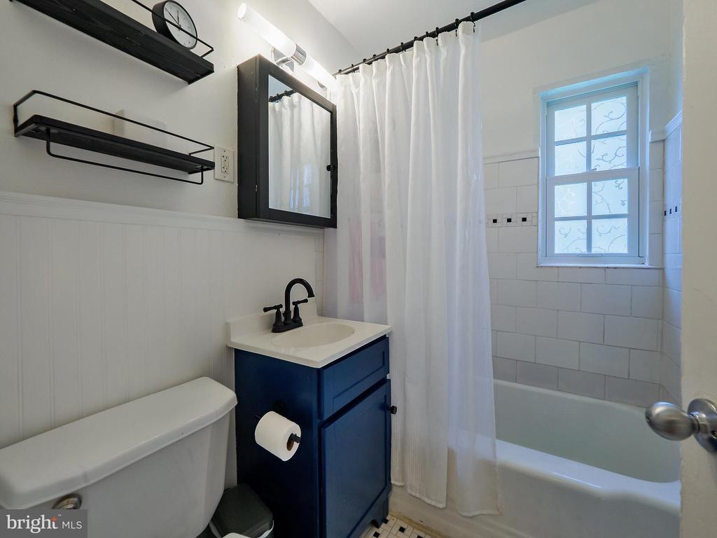 1608 W ABINGDON DRIVE Unit: 102