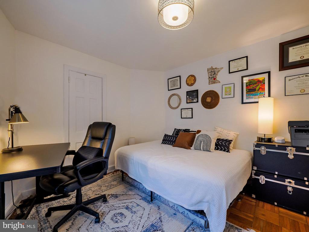 1608 W ABINGDON DRIVE Unit: 102