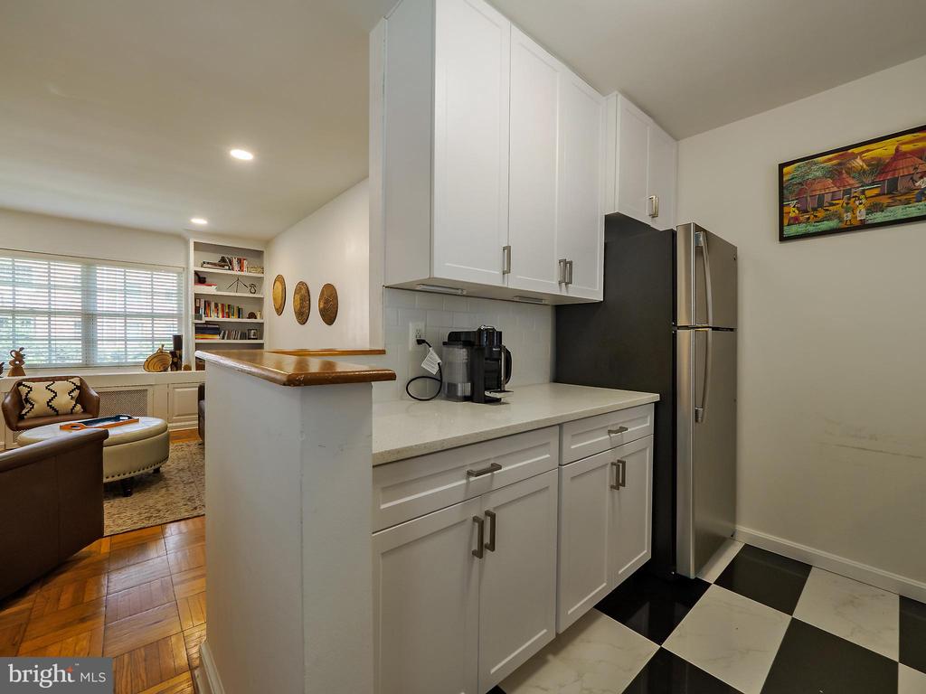 1608 W ABINGDON DRIVE Unit: 102