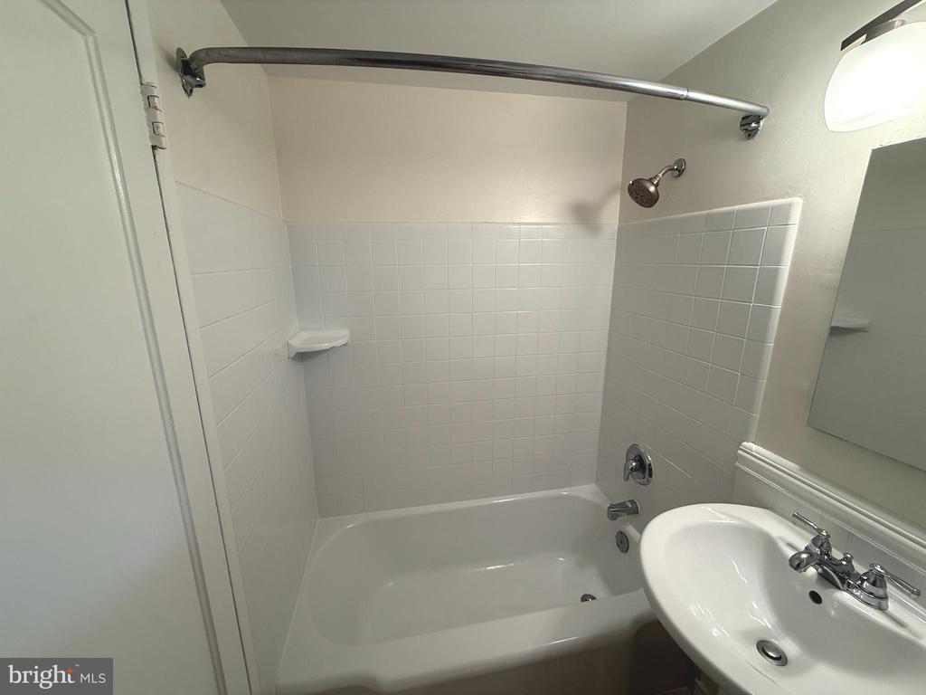 1608 MOUNT EAGLE PLACE