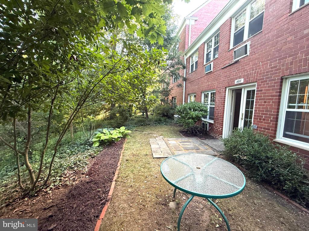 1608 MOUNT EAGLE PLACE