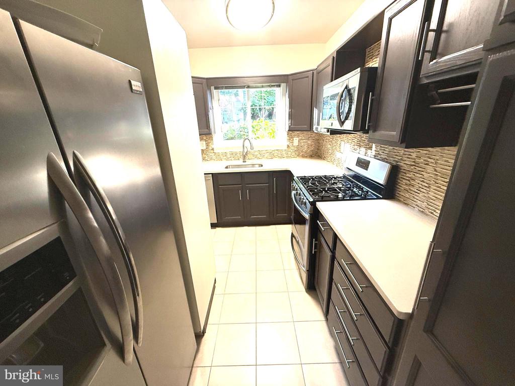 1608 MOUNT EAGLE PLACE