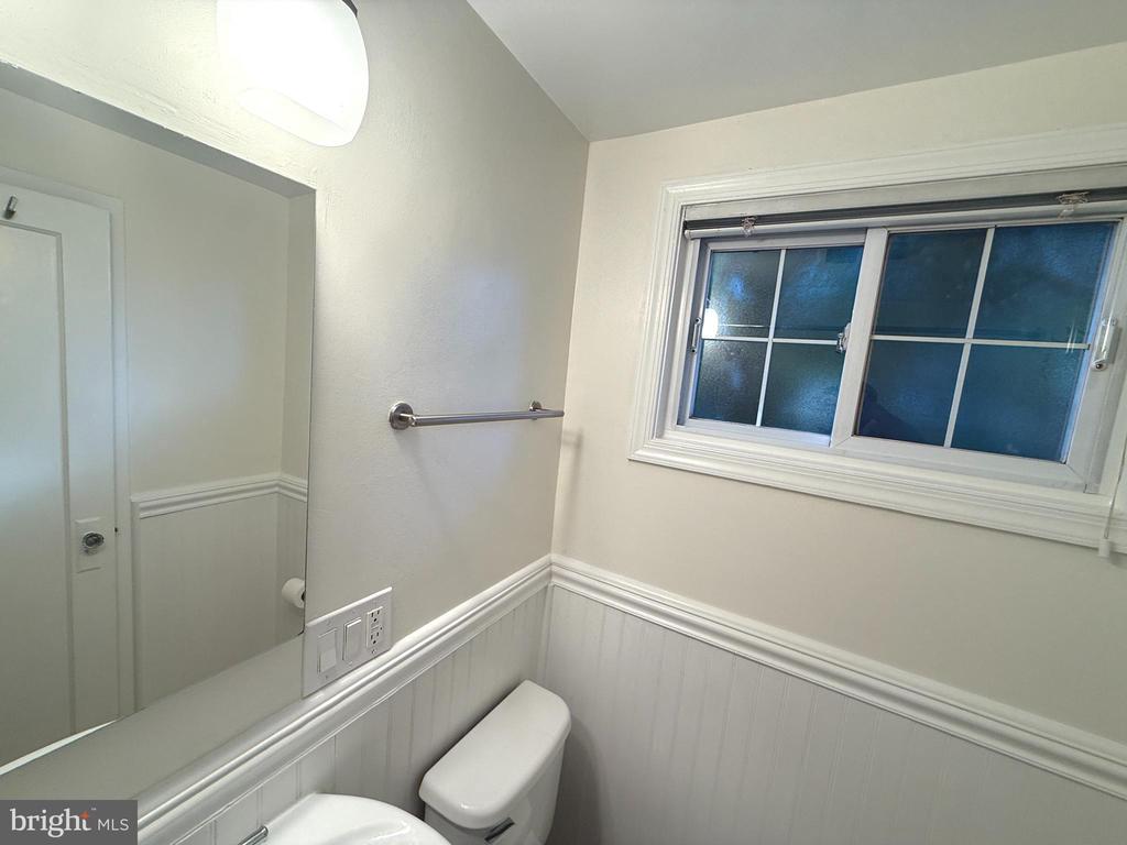 1608 MOUNT EAGLE PLACE