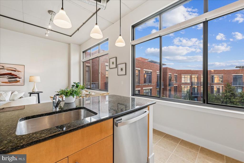 520 JOHN CARLYLE Unit: 429