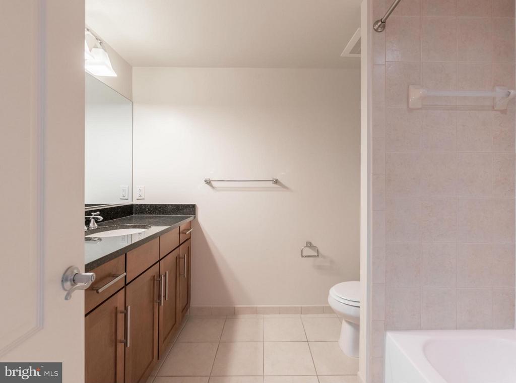 525 FAYETTE Unit: 420