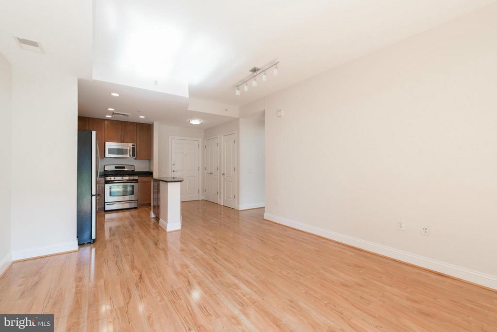 525 FAYETTE Unit: 420