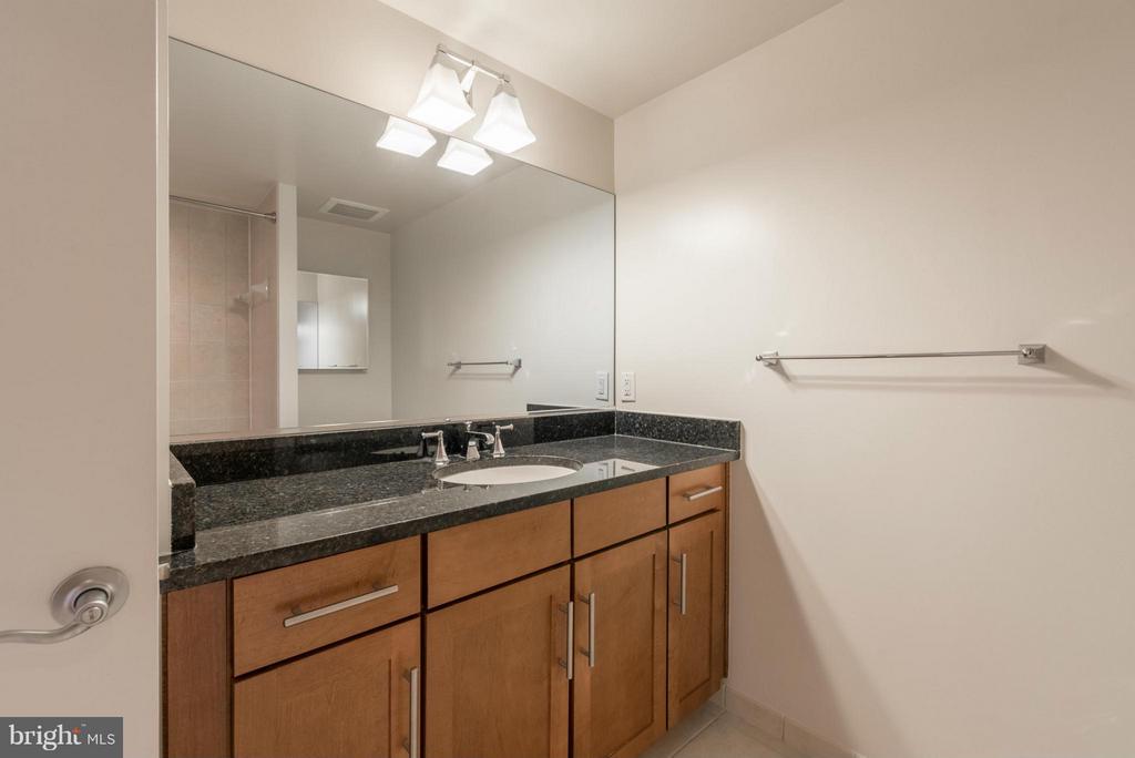 525 FAYETTE Unit: 420