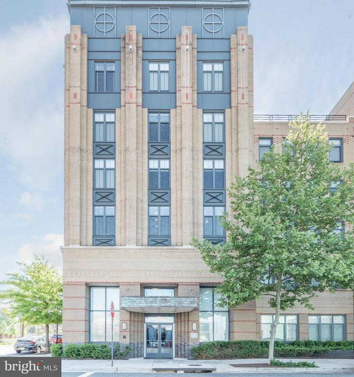 525 FAYETTE Unit: 420