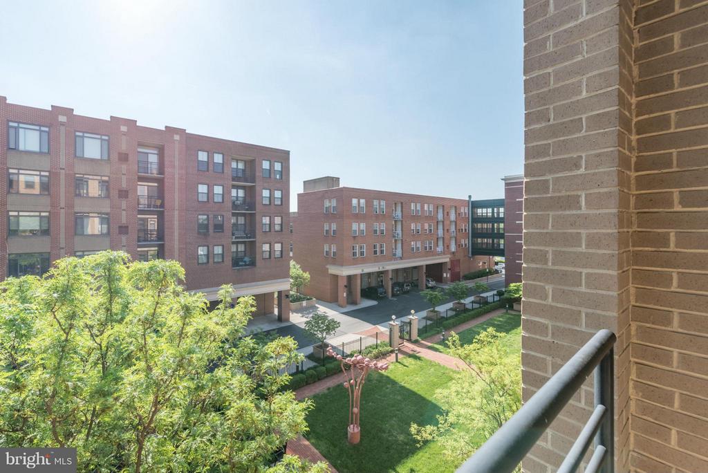 525 FAYETTE Unit: 420