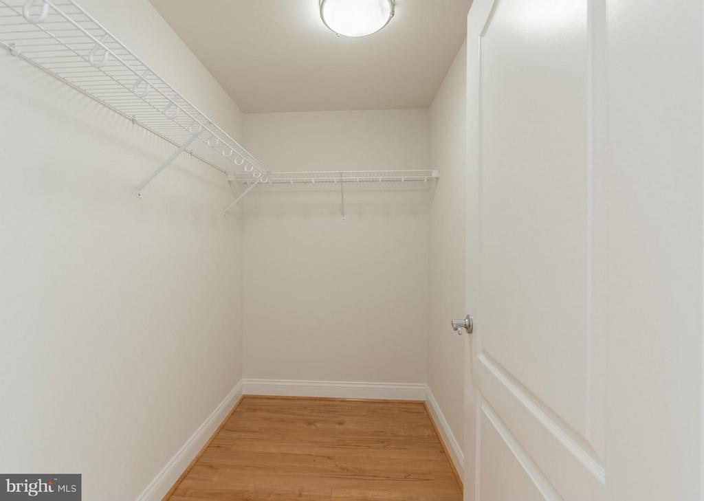 525 FAYETTE Unit: 420