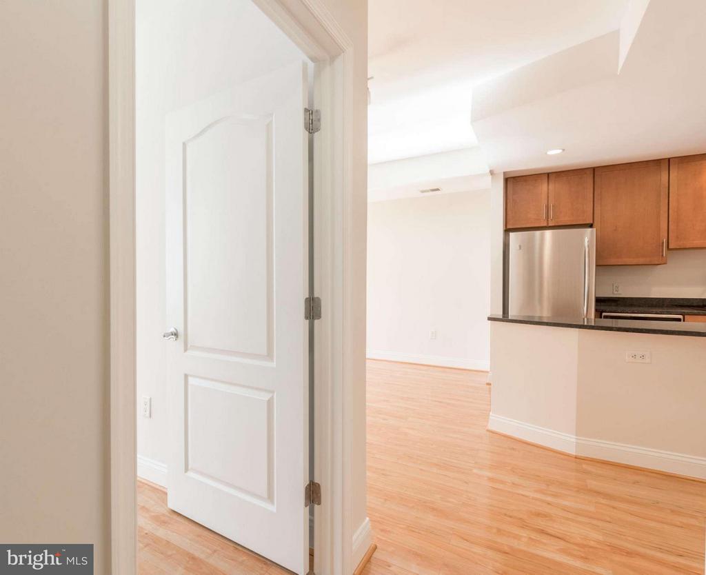 525 FAYETTE Unit: 420