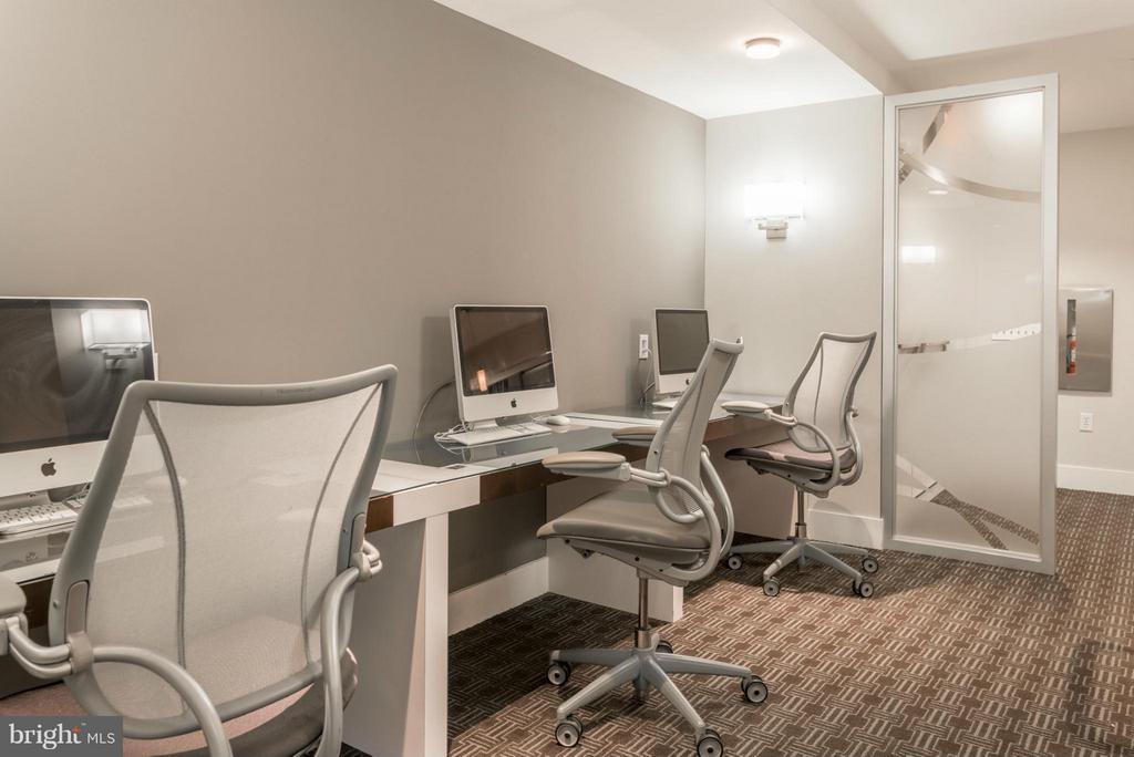 525 FAYETTE Unit: 420