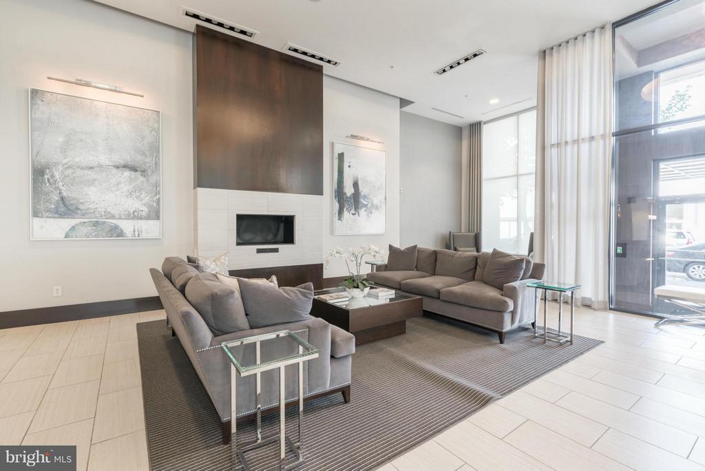 525 FAYETTE Unit: 420