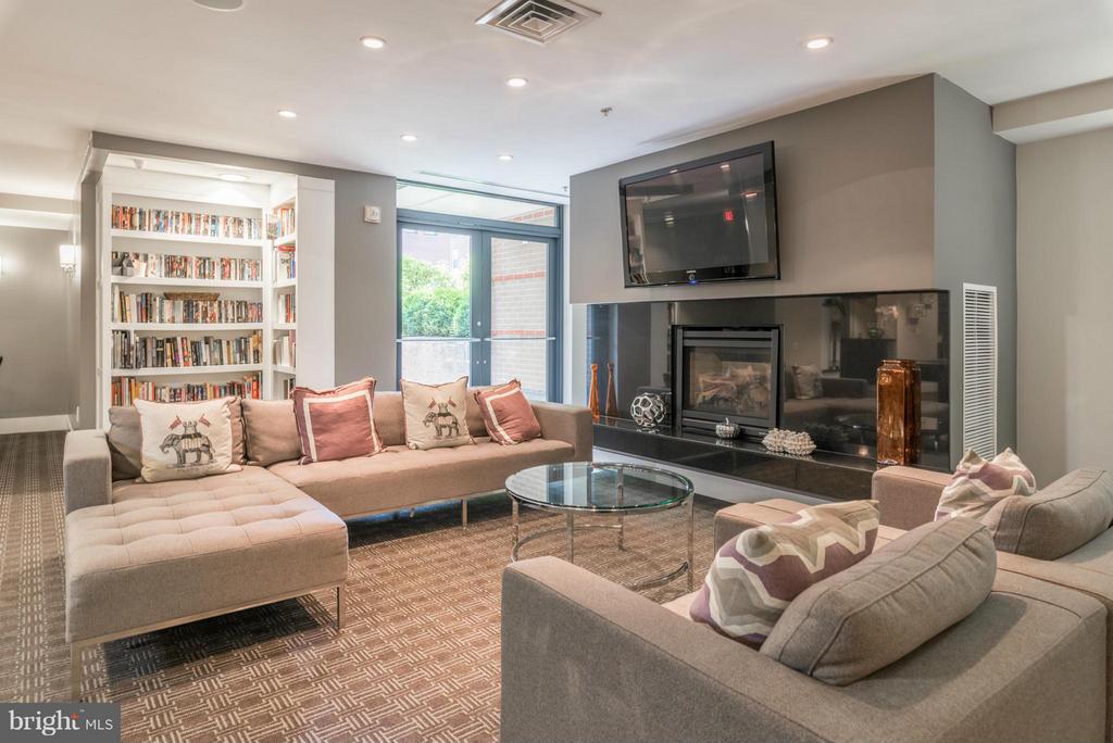 525 FAYETTE Unit: 420