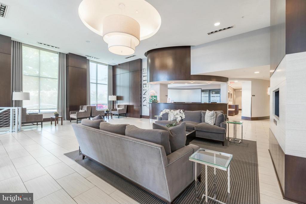525 FAYETTE Unit: 420