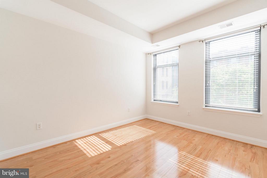 525 FAYETTE Unit: 420