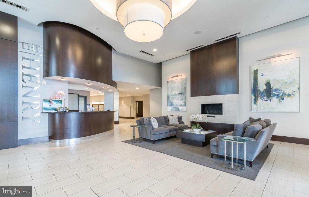 525 FAYETTE Unit: 420