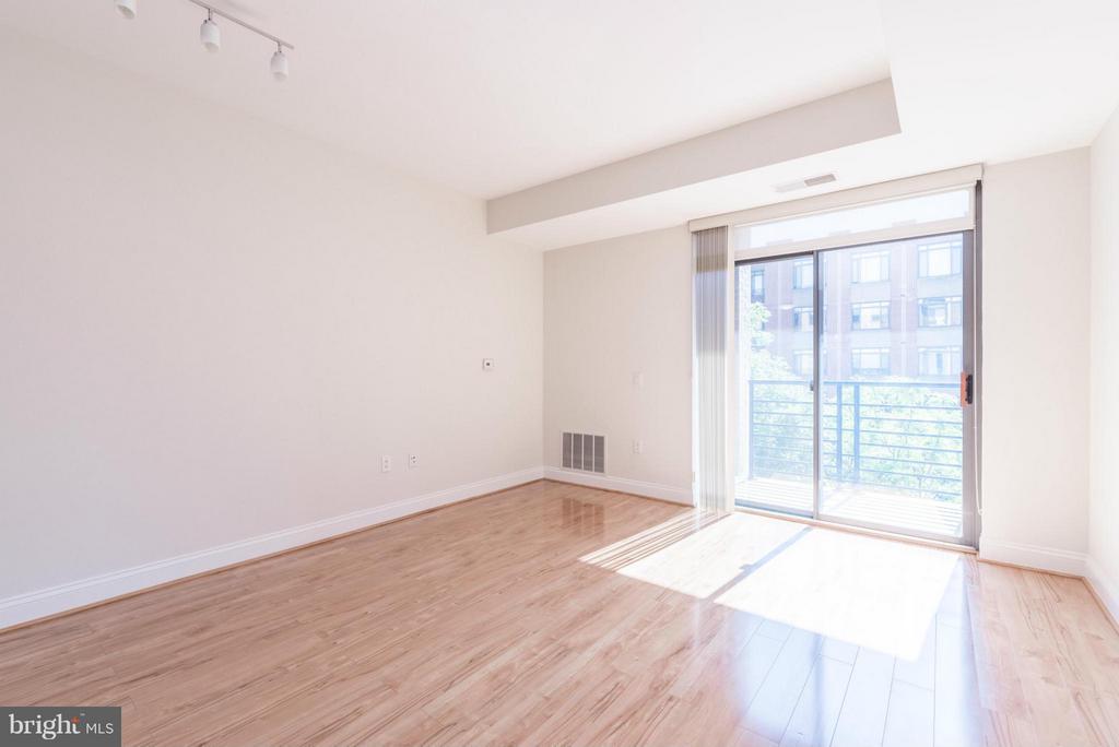 525 FAYETTE Unit: 420