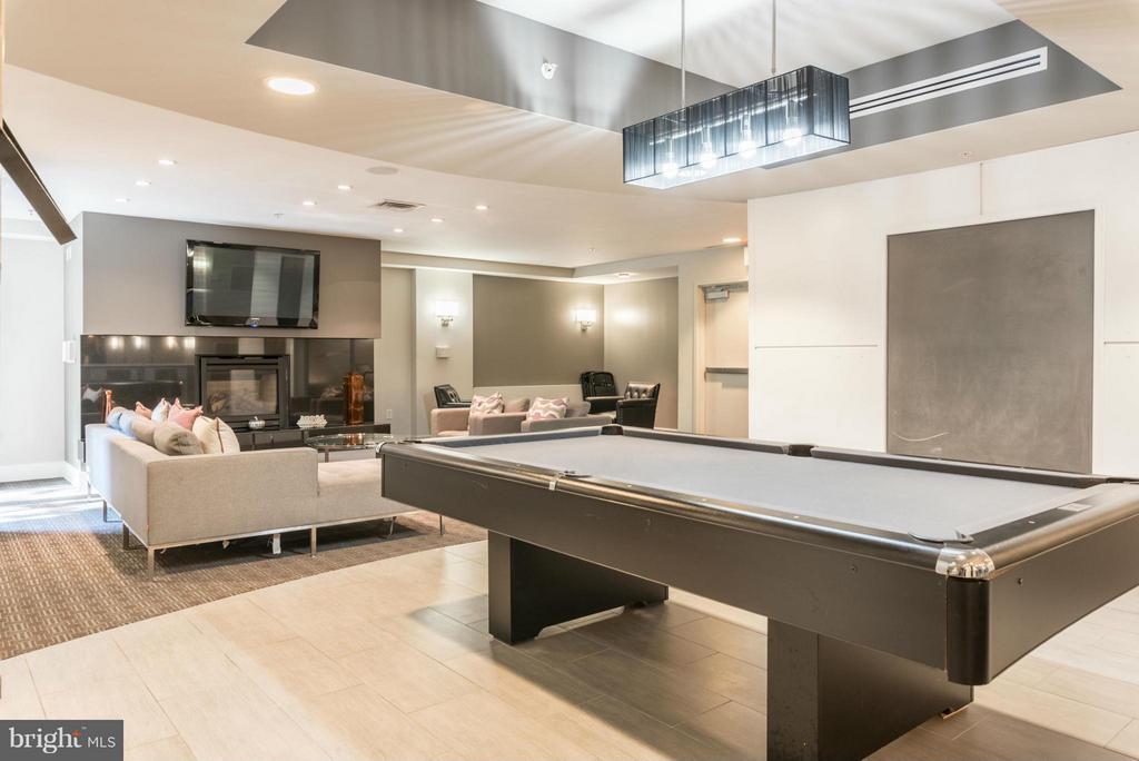 525 FAYETTE Unit: 420