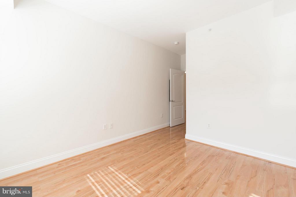 525 FAYETTE Unit: 420
