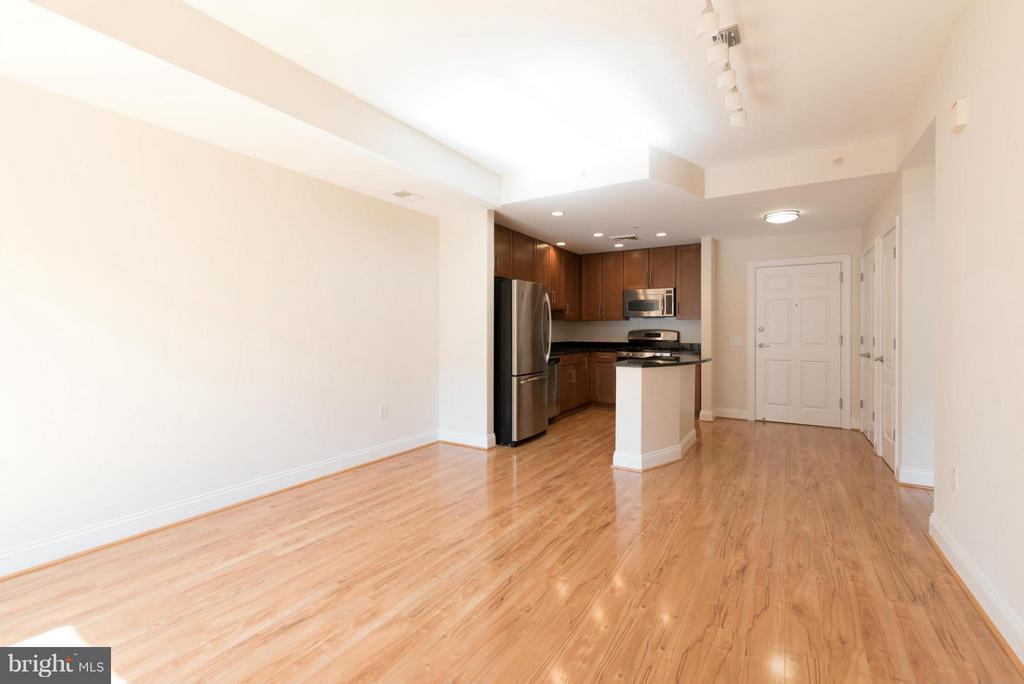 525 FAYETTE Unit: 420
