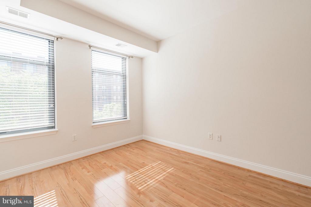 525 FAYETTE Unit: 420