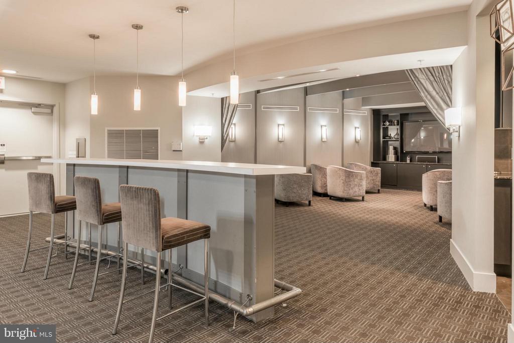 525 FAYETTE Unit: 420