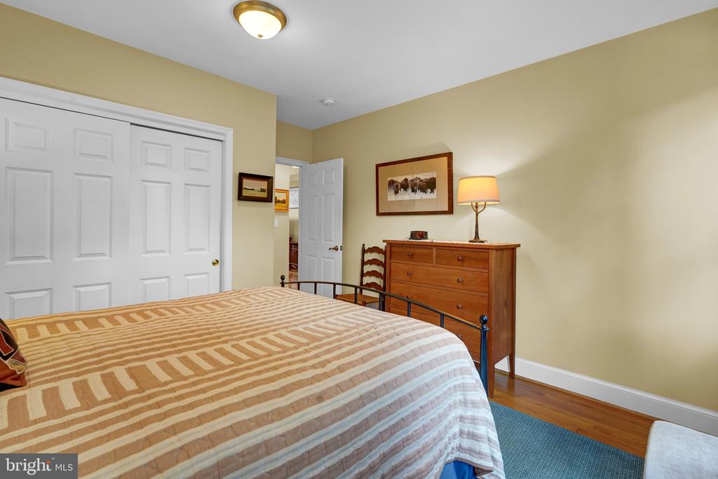 400 COMMONWEALTH AVENUE Unit: 304