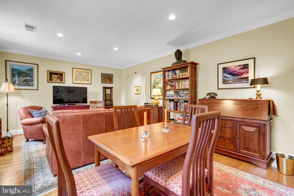 400 COMMONWEALTH AVENUE Unit: 304