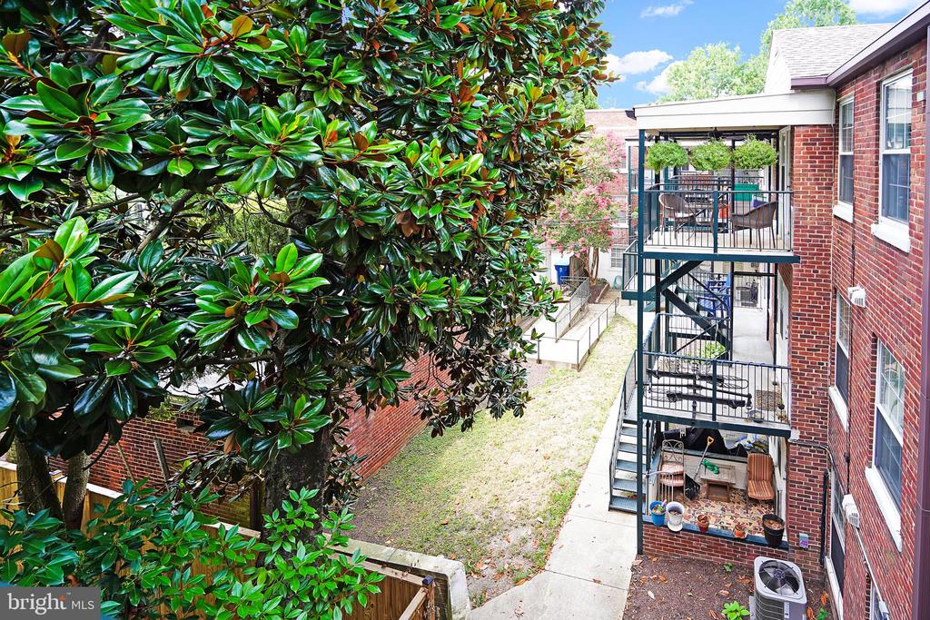 400 COMMONWEALTH AVENUE Unit: 304