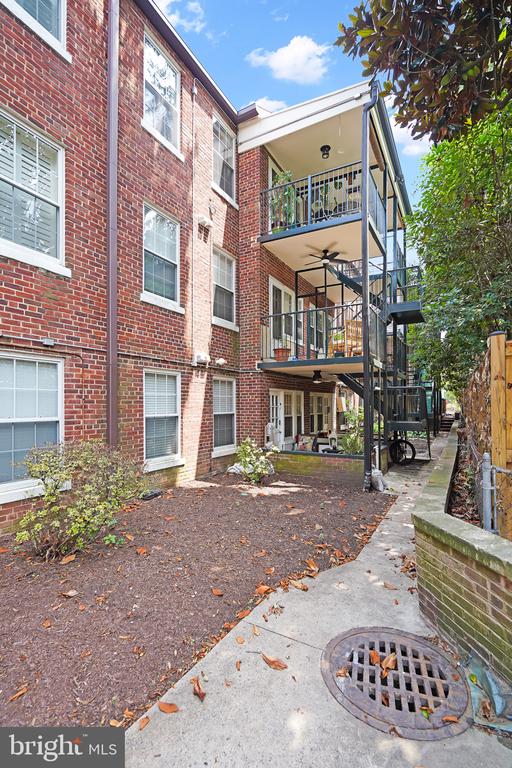 400 COMMONWEALTH AVENUE Unit: 304