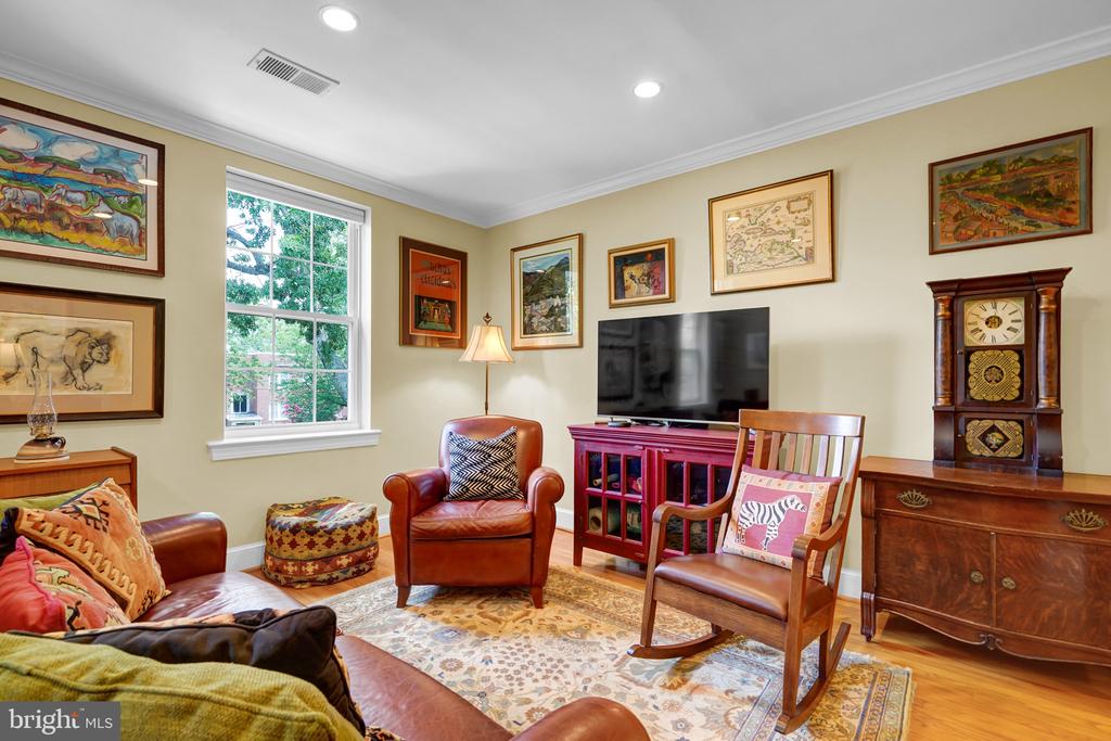 400 COMMONWEALTH AVENUE Unit: 304
