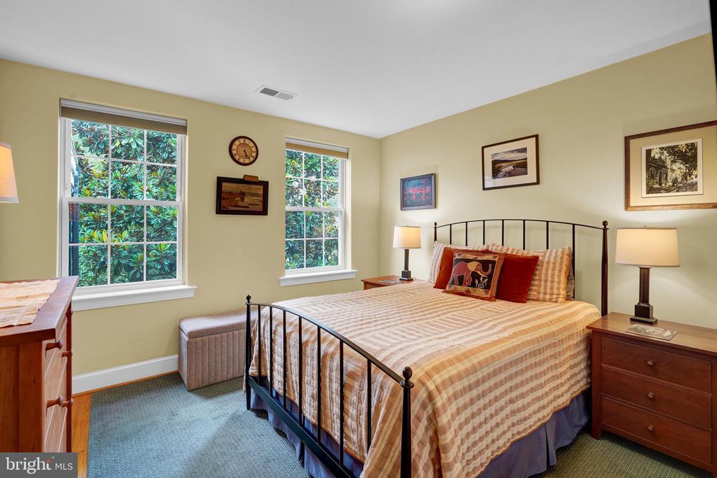 400 COMMONWEALTH AVENUE Unit: 304