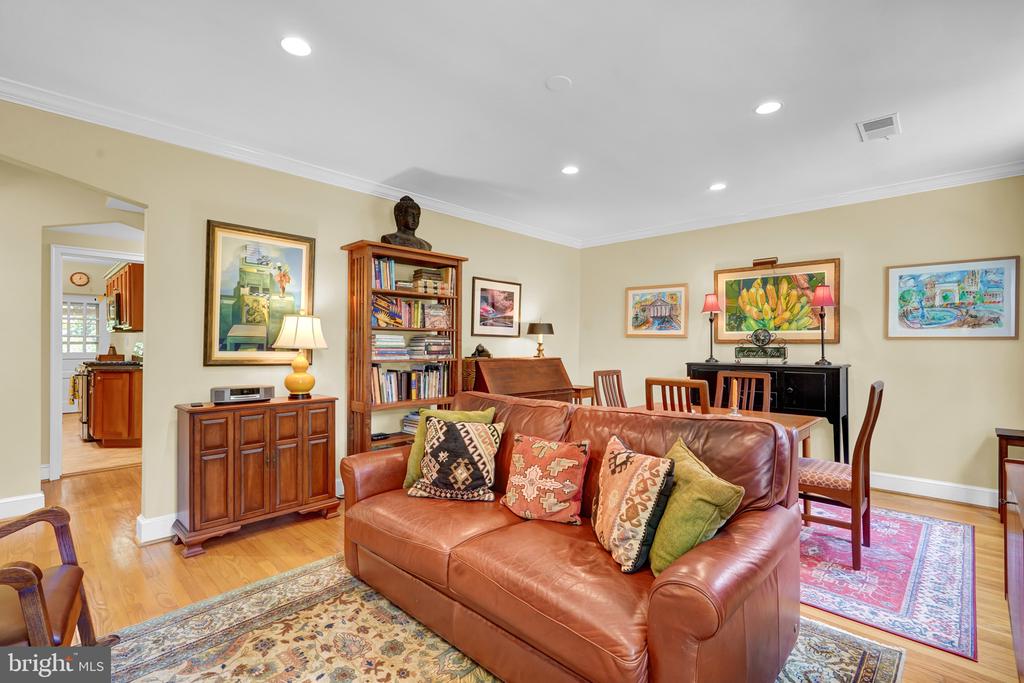 400 COMMONWEALTH AVENUE Unit: 304