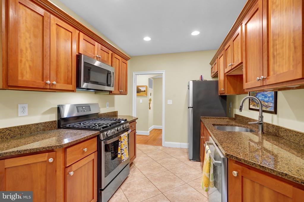 400 COMMONWEALTH AVENUE Unit: 304