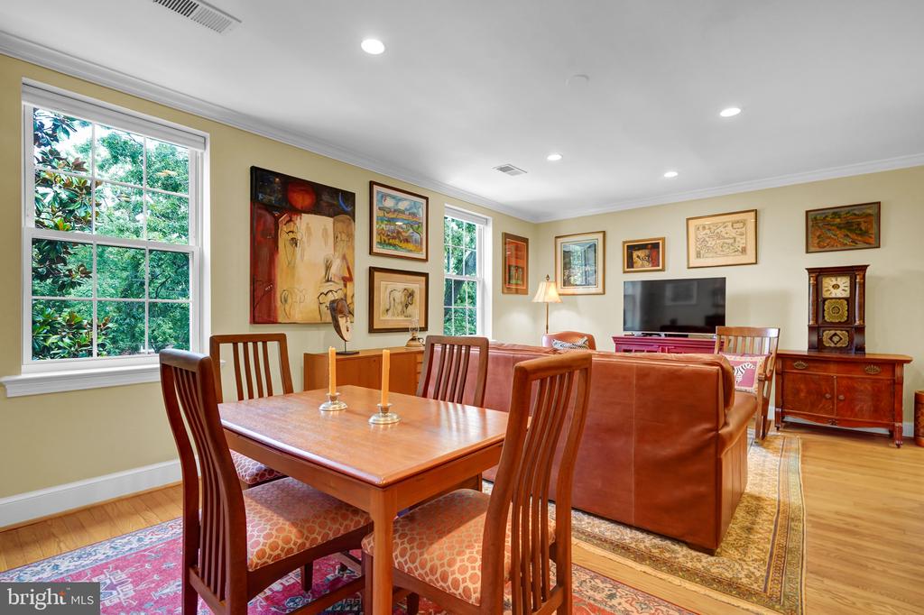 400 COMMONWEALTH AVENUE Unit: 304