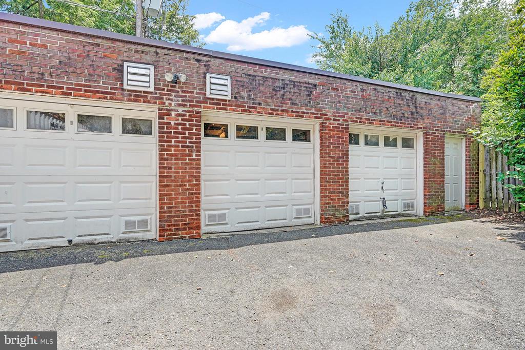 400 COMMONWEALTH AVENUE Unit: 304
