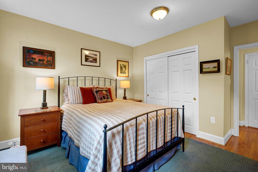 400 COMMONWEALTH AVENUE Unit: 304