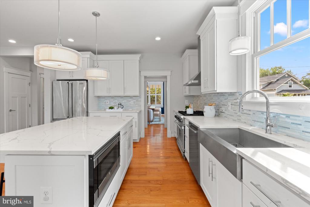 508 E CUSTIS AVENUE