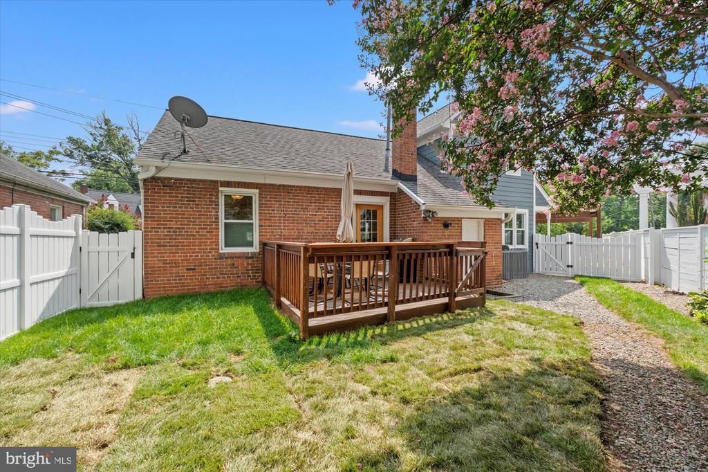 16 E BRADDOCK ROAD