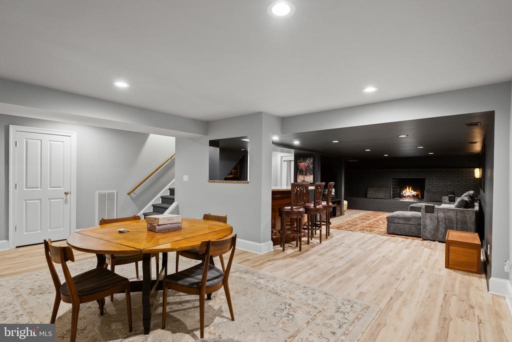 509 N QUAKER LANE